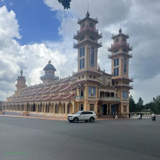 Thuê xe đi Hòa Thành Tây Ninh từ TP.HCM 4 7 16 chỗ