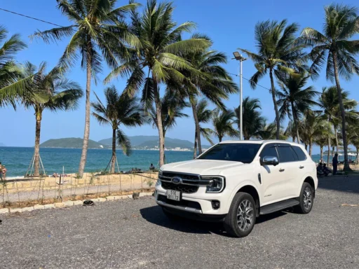 Cho thuê xe Ford Everest tại TP.HCM có tài xế – Thuê Xe Liên Tỉnh 247
