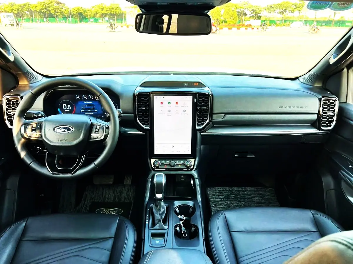 Xe đi Chùa Bà Châu Đốc với nội thất cao cấp, sạch đẹp.