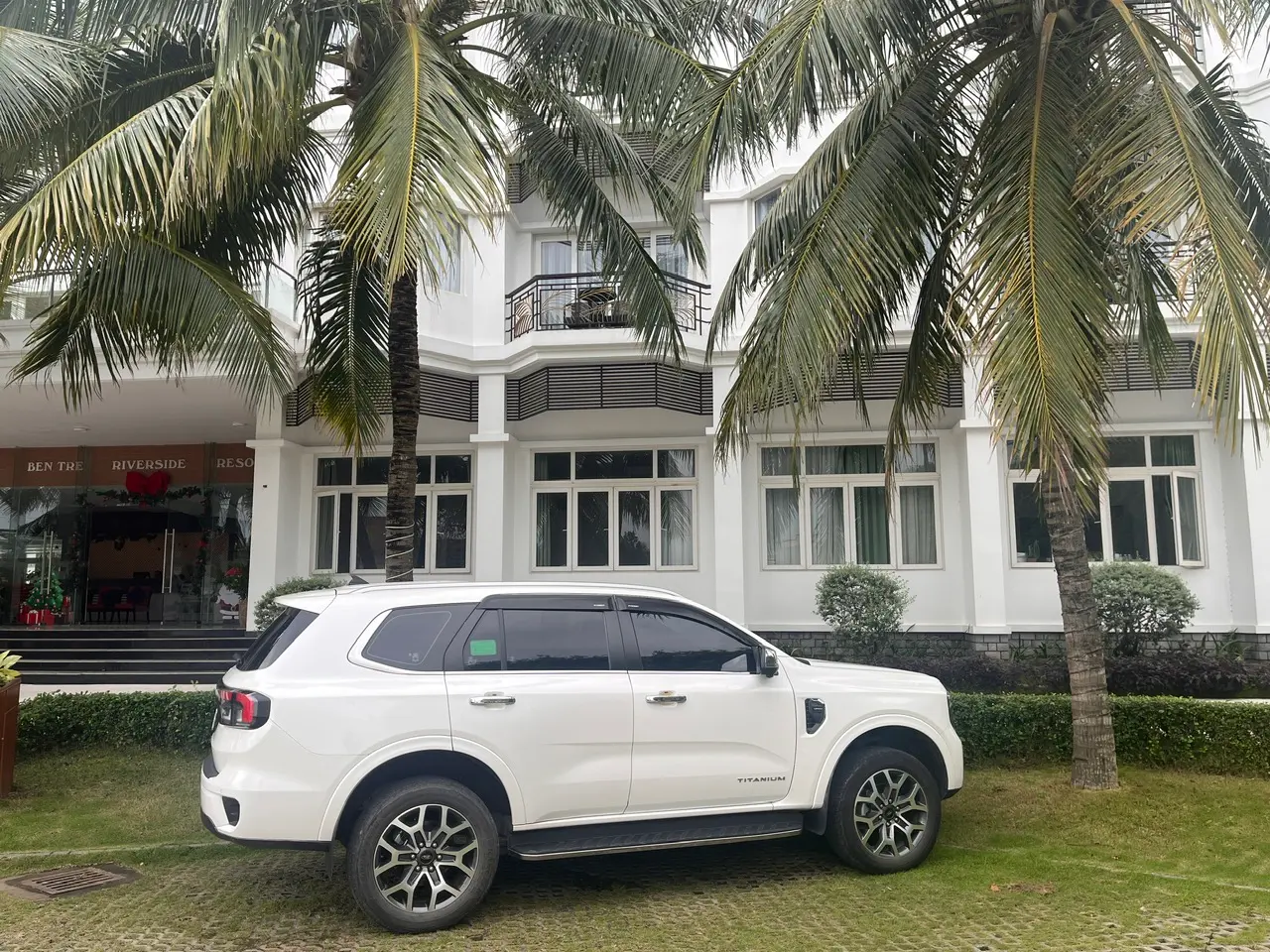 Xe Ford Everest phục vụ nhu cầu đi lại của chuyên gia và khách doanh nghiệp