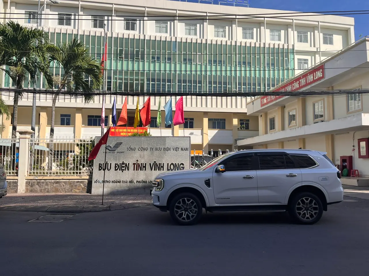 Xe 7 chỗ Ford Everest cho thuê đi công tác tỉnh