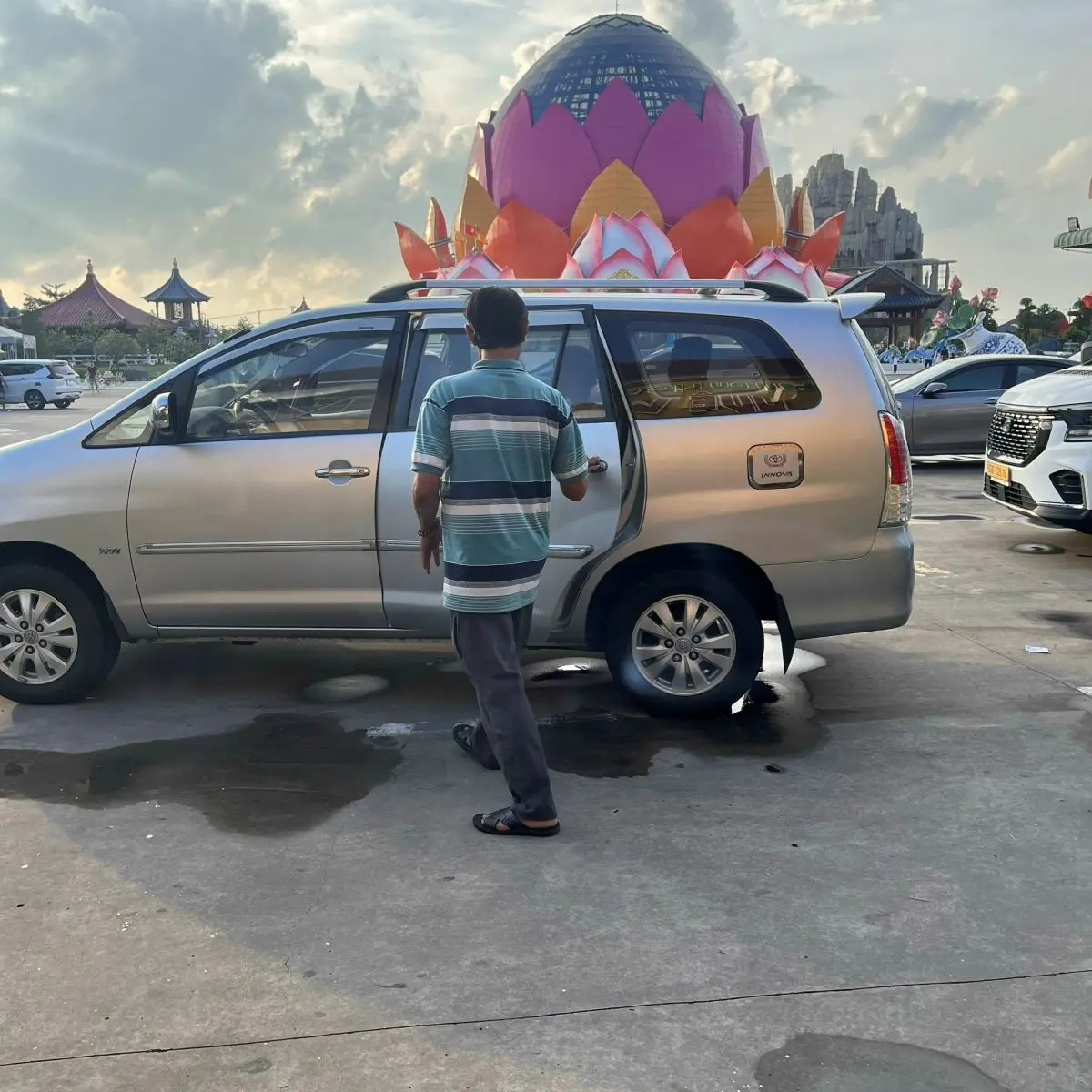 Thuê xe Innova 7 chỗ có tài xế đi du lịch từ TP.HCM