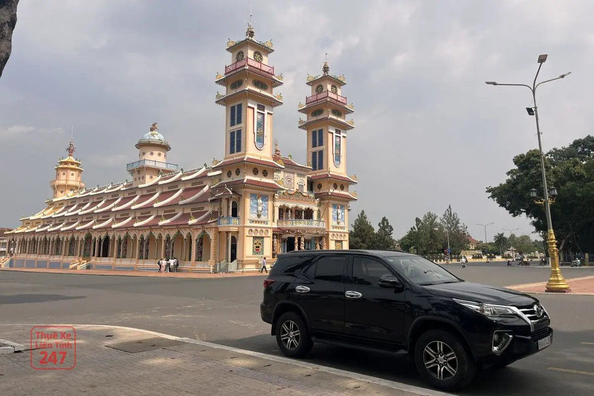 Thuê xe Fortuner 7 chỗ có tài xế đi Tây Ninh từ TP.HCM
